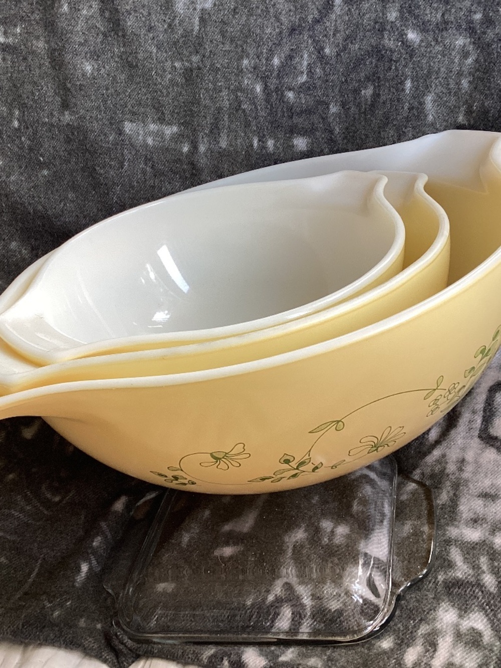 VINTAGE PYREX SHENANDOAH PATTERN TRIO OF CINDERELLA MODEL  BOWLS